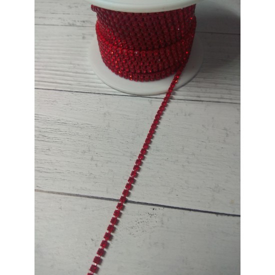 Стразовая цепочка  2 мм SS6 красная в красной оправе, цена за 50 см